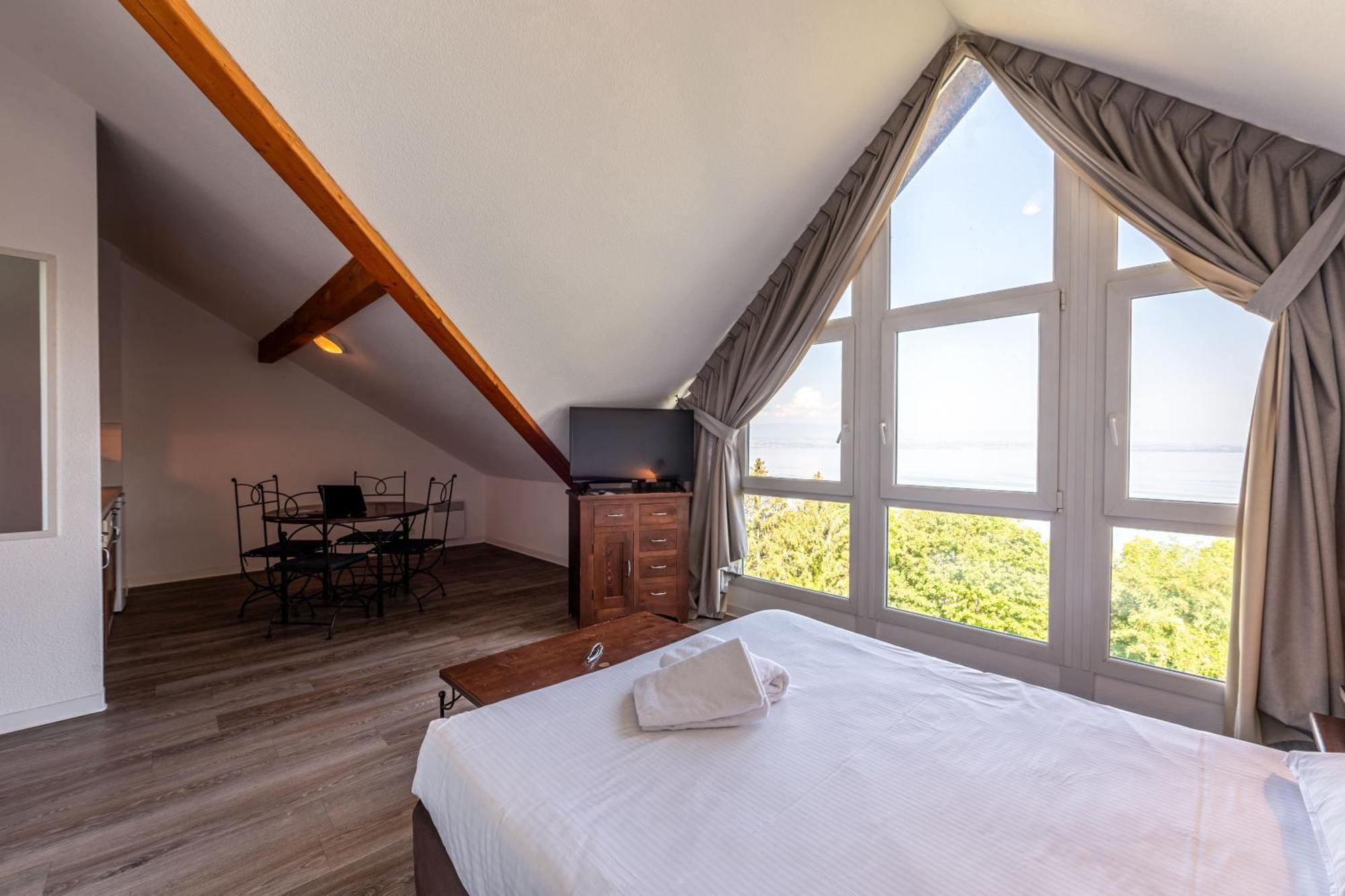 Zenitude Hôtel-Résidences Les Terrasses du Lac Évian-les-Bains Esterno foto