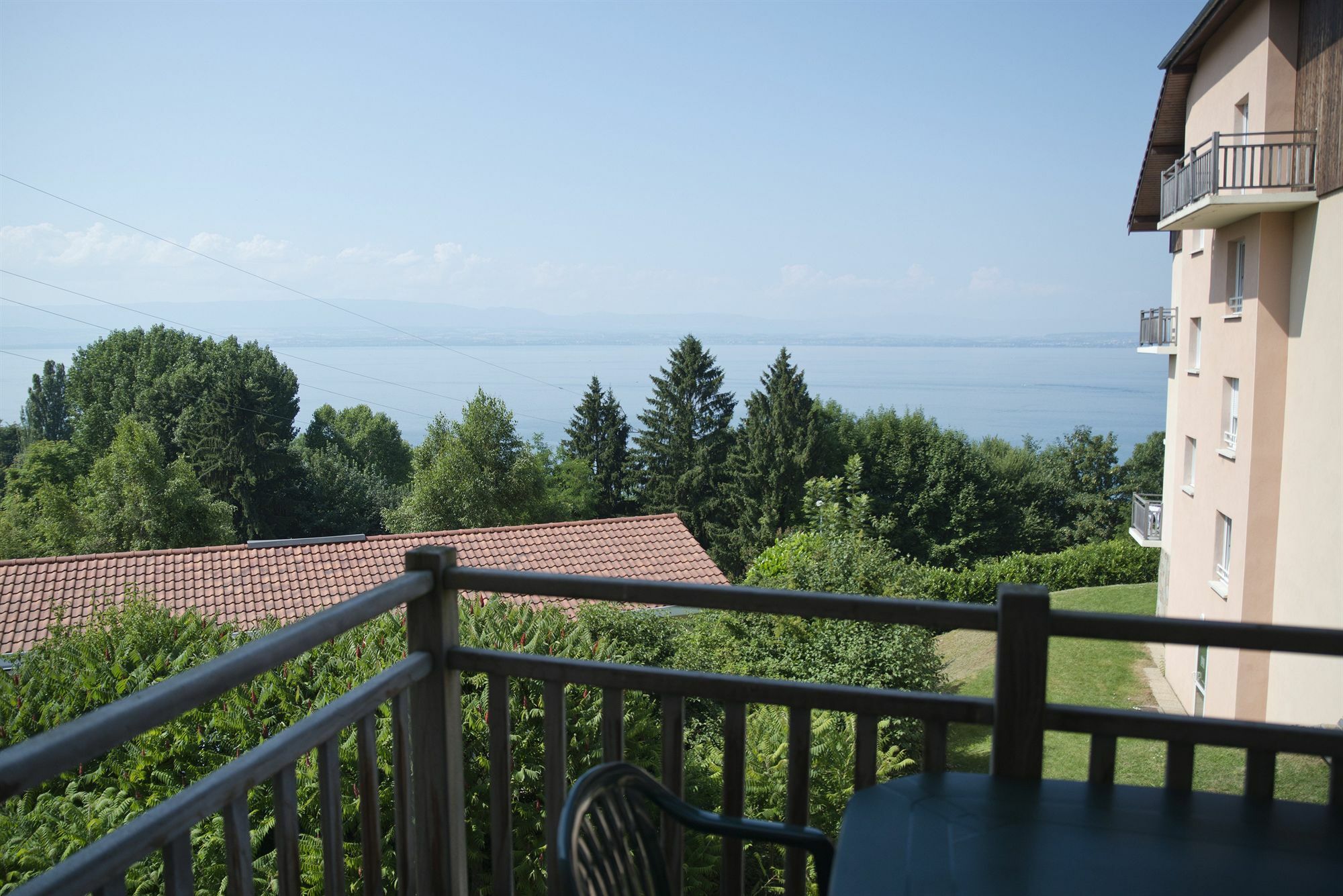 Zenitude Hôtel-Résidences Les Terrasses du Lac Évian-les-Bains Esterno foto